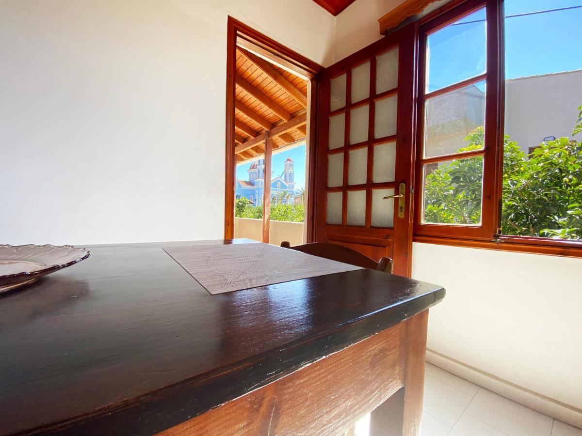 Dusk With Stunning Mountain View Apartamento